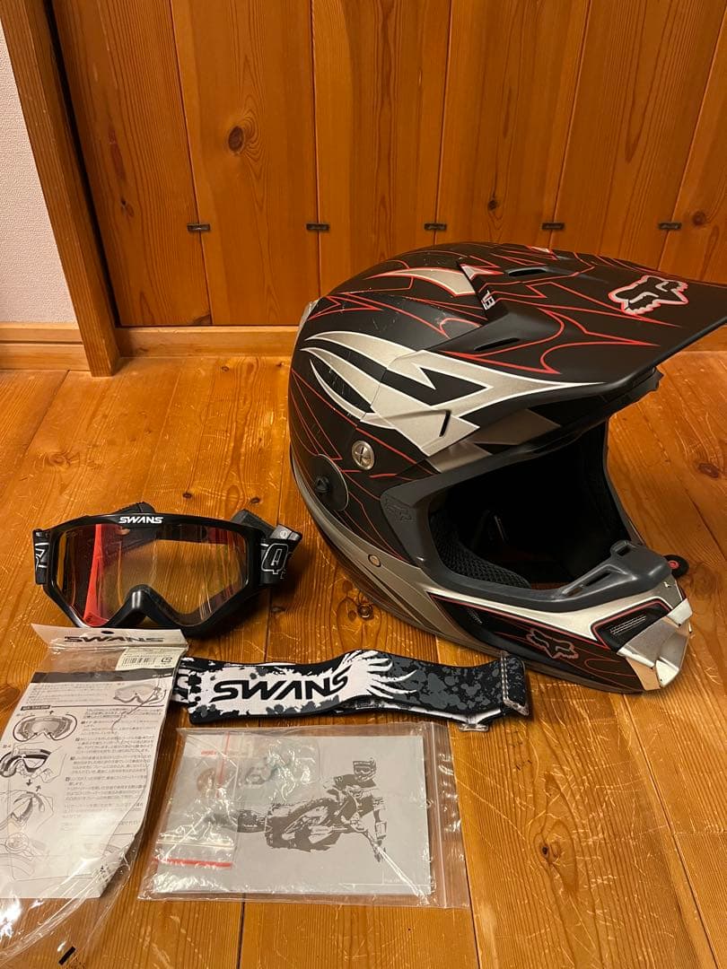 FOX V3 パイロット　オフロード　ヘルメット