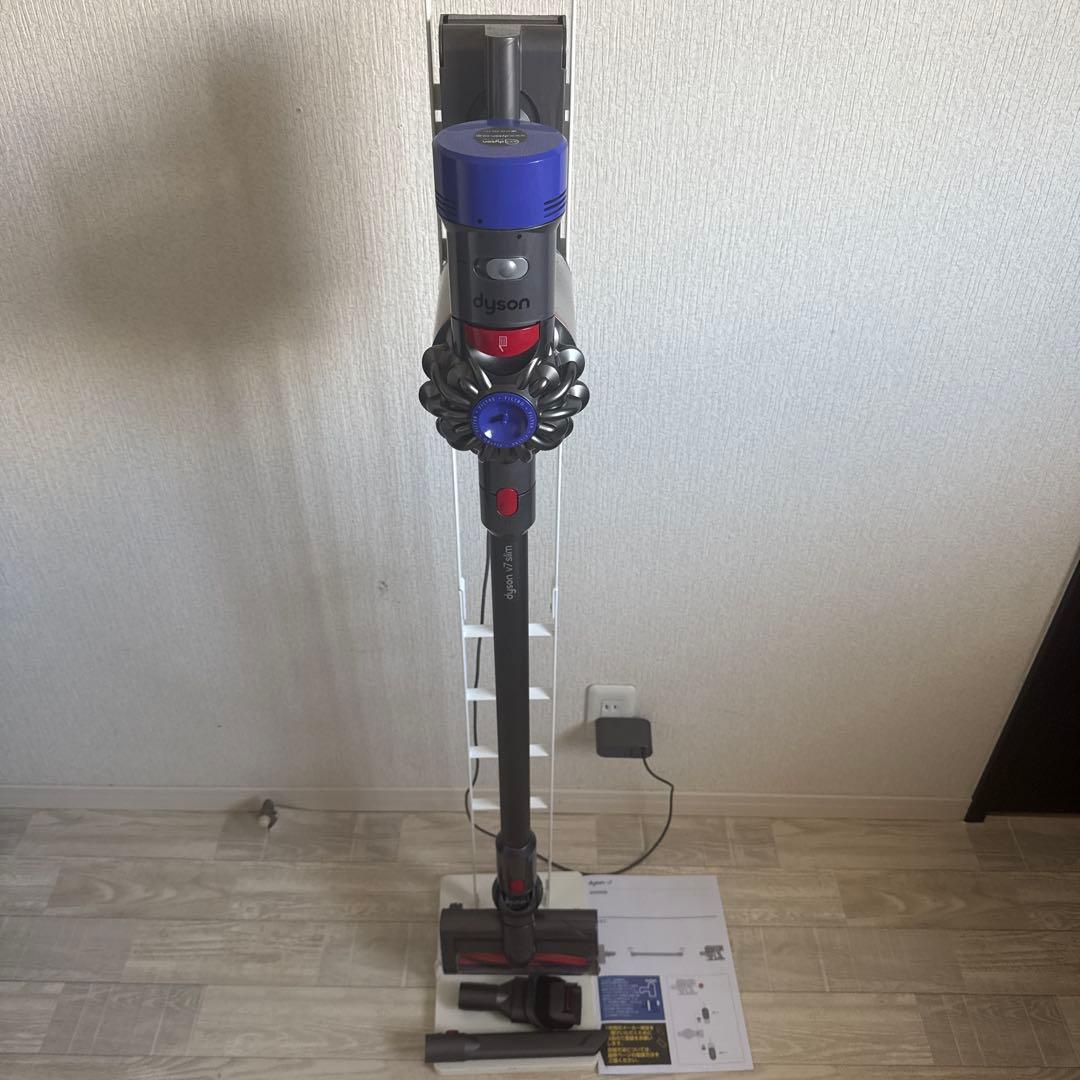 dyson スティッククリーナー 本体 壁掛け充電スタンド付き　V7 slim