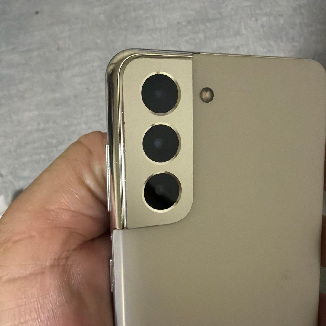 中古品　スマートフォン本体及び付属品一式（SIMロック解除済み、初期化済み）