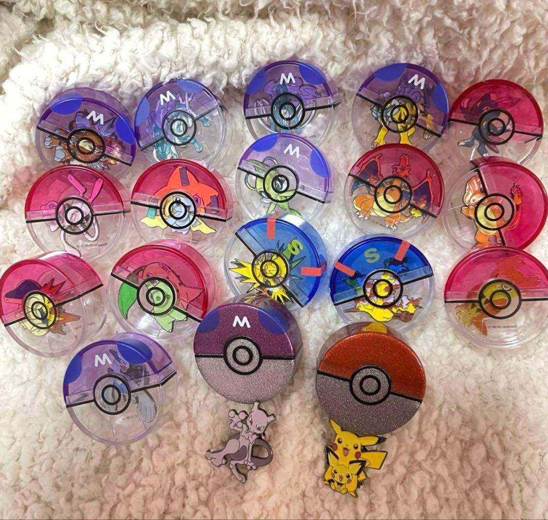 ポケモン　モンスターボール　バッジ　ピカチュウ リザードン　ミュウツー　色違い