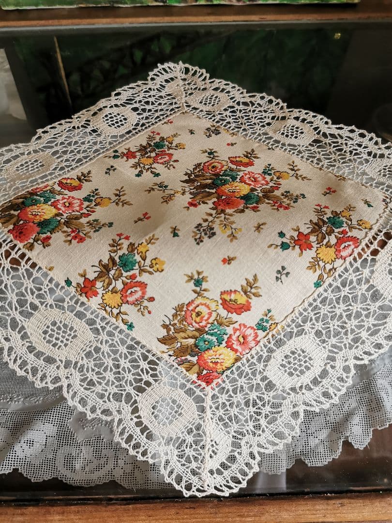 アンティーク 南仏プロヴァンス ボビンレースリネントリム 小花柄の美しいクロス