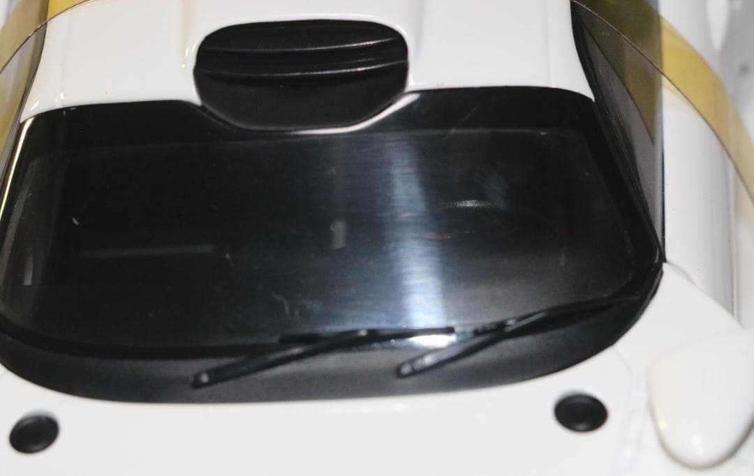 貴重　UTモデルズ製 ポルシェ９１１ＧＴ１　白　１／１８　中古品