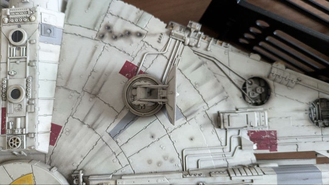 ミレニアム・ファルコン 1/72 完成品　レベル社製