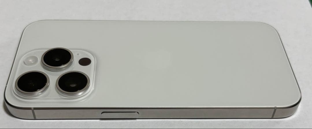 t*3様 Apple iPhone15Pro256GBホワイトチタニウムAmaz