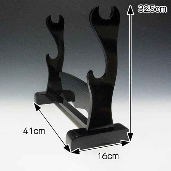 岐阜県関市製の模造刀 黒石目 大刀・小刀・刀掛け3点セットです。