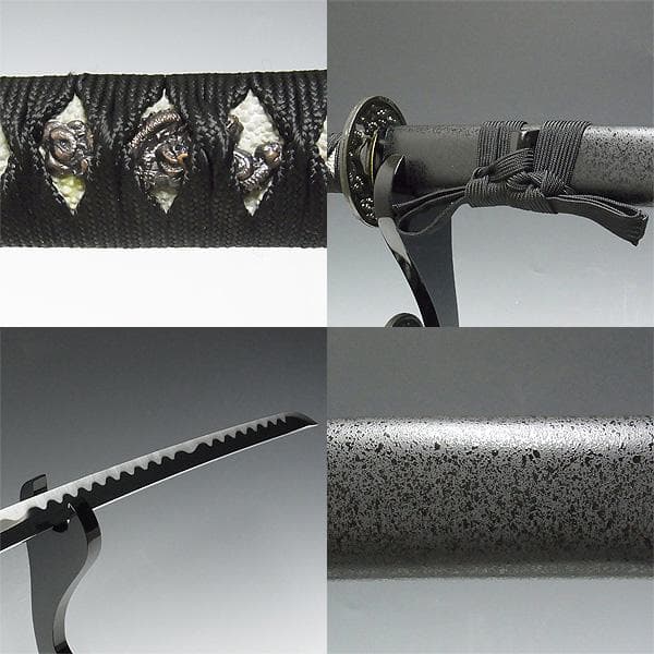 岐阜県関市製の模造刀 黒石目 大刀・小刀・刀掛け3点セットです。