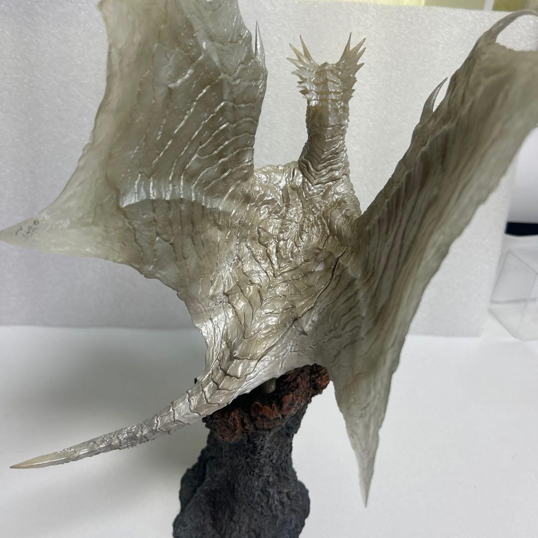 正規品　モンスターハンター　クリエイターズモデル　クシャルダオラ　脱皮ver