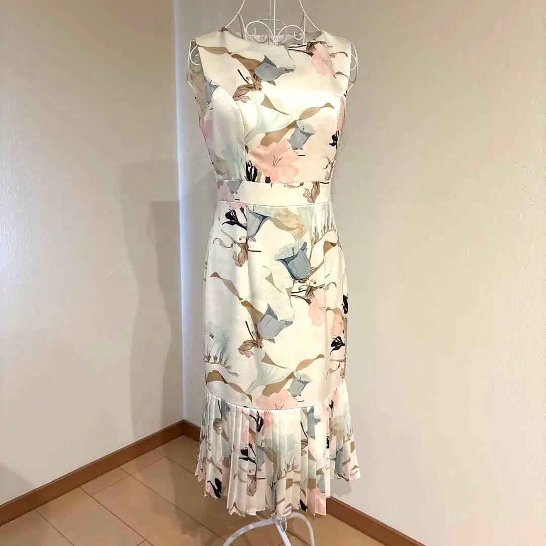 エルケイ ERUKEI花柄ノースリーブひざ丈ワンピース