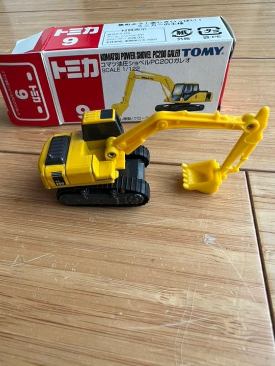 トミカ　コマツ　油圧ショベル　PC200 ガレオ　1/122