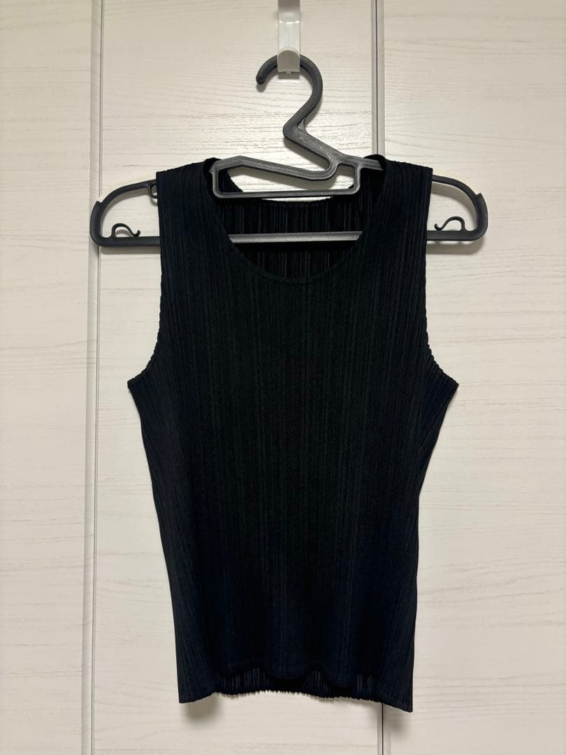 PLEATS PLEASE ブラック ノースリーブ