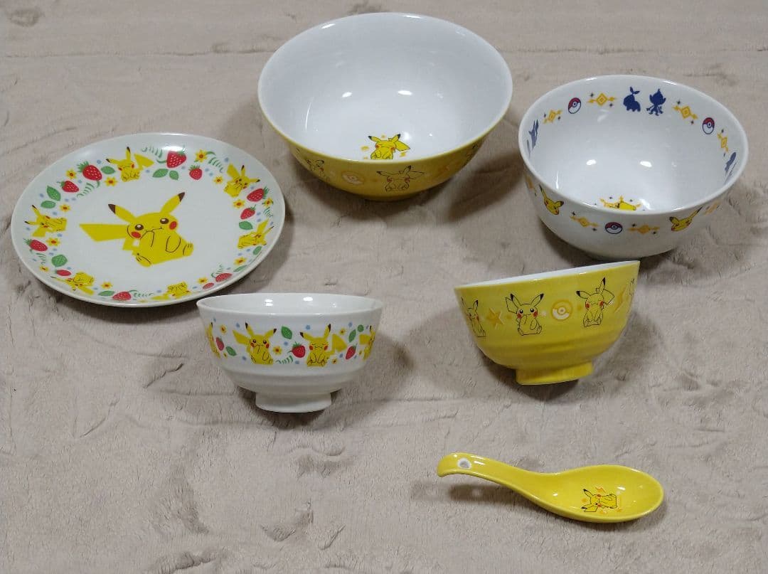 ピカチュウ　皿、マグカップ、食器まとめ