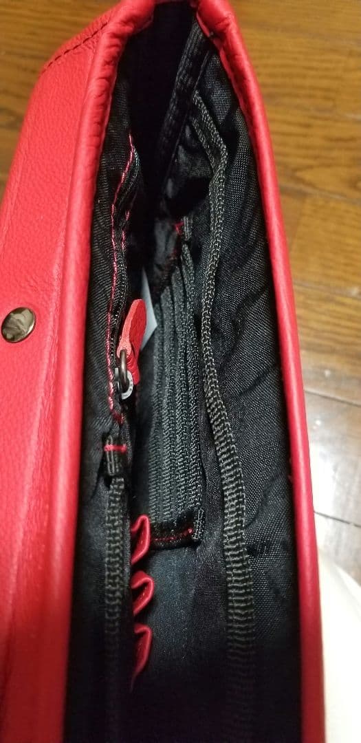 フェラーリ　ノートパソコン/タブレット用キャリアバッグ　ストラップ付き　本革