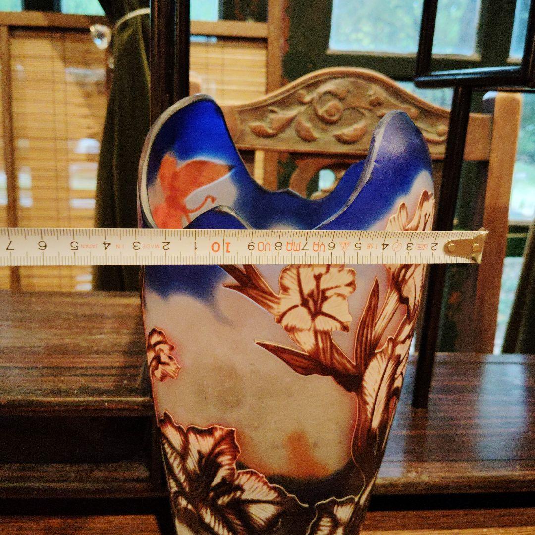 手描きガラス花瓶 蝶と木の葉