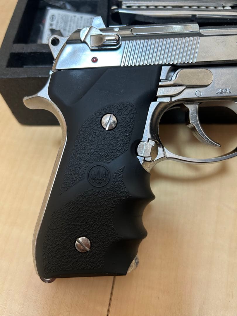 東京マルイ　m92fのステンレスモデル
