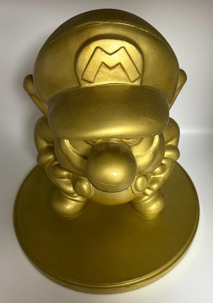 任天堂特約店 金のマリオ像・台座付き