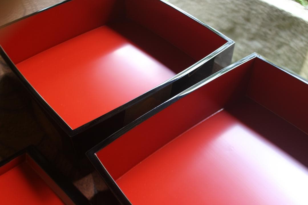 デッドストック！上質内朱黒漆に優美な梅蒔絵の映える二段重（検輪島塗重箱お重