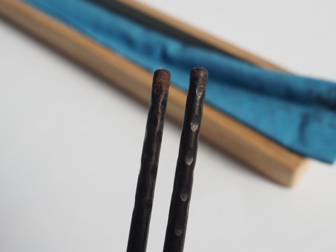 4世高木治良兵衛造『利休形桑柄炉火箸』（共箱）