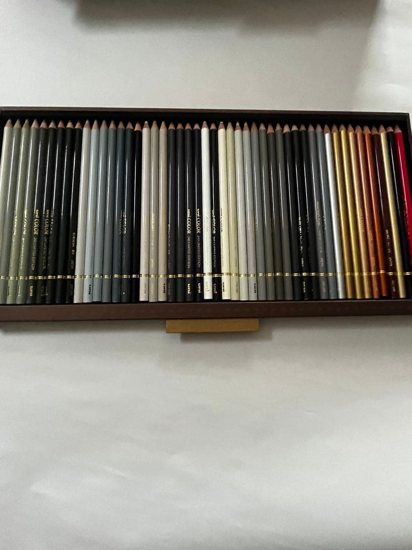 三菱鉛筆ユニカラー240色セットリミテッドエディション限定生産品