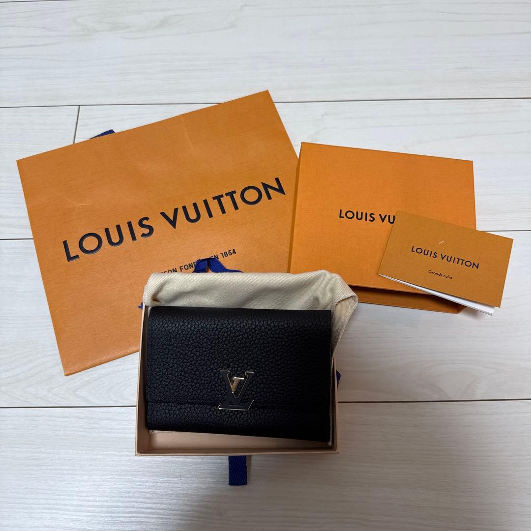 LOUIS VUITTON ポルトフォイユカプシーヌコンパクト