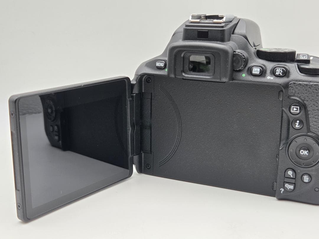 ニコン　NIKON D5600 18-55mm VR レンズキット