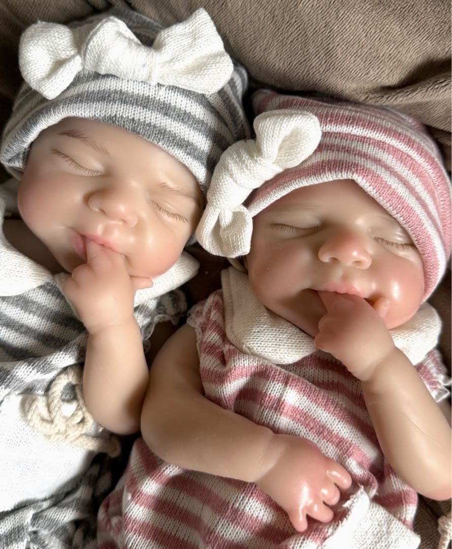 ★新品★リボーンドール フルシリコン 仲良し双子ベビーちゃん♥女の子33cm