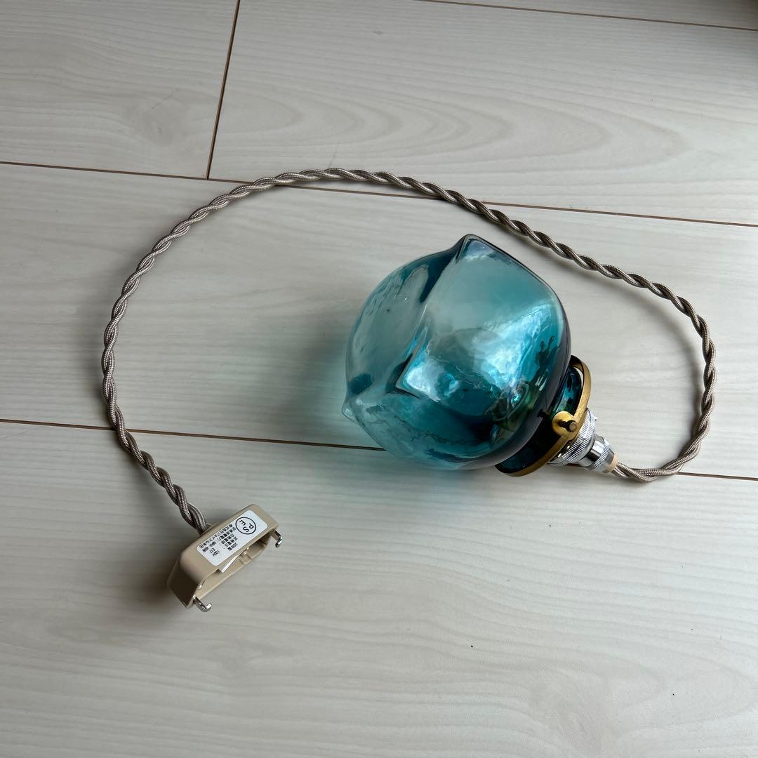 安土草多　青いガラス ペンダントライト　電球とコード付き