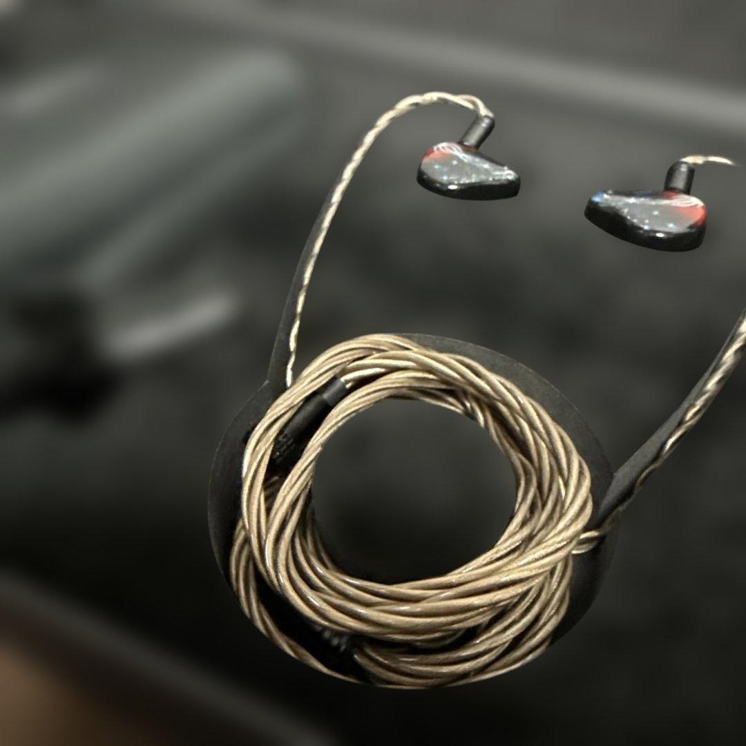 激アツアイテム　THIEAUDIO HYPE10 セーオーディオ　ハイプテン