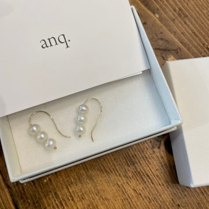 「anq.」K10 Pearls フックピアス　(淡水パール)