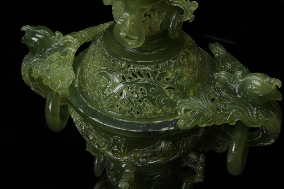 中国古玩 翡翠玉石 彫刻 龍蓋 耳 香炉 唐木台付 細密細工 古美術品 骨董品