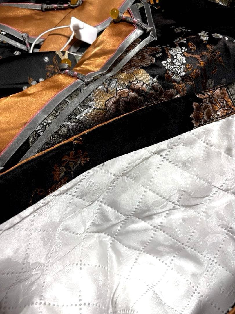 新品未使用 中綿入り ロングチャイナドレス 黒サテン × 金銀梅花柄 長袖