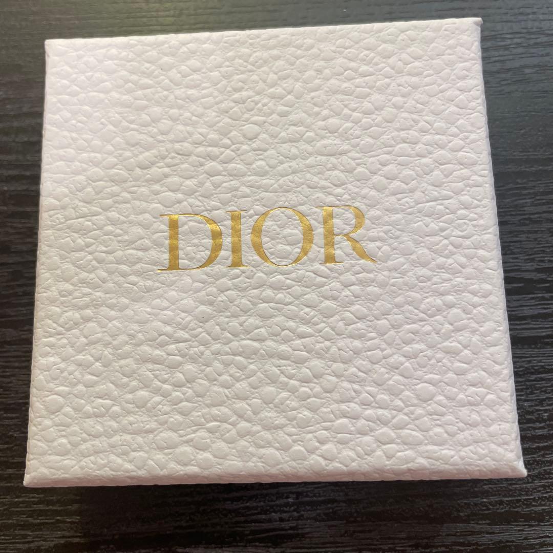 Dior パール ロゴ ピアス