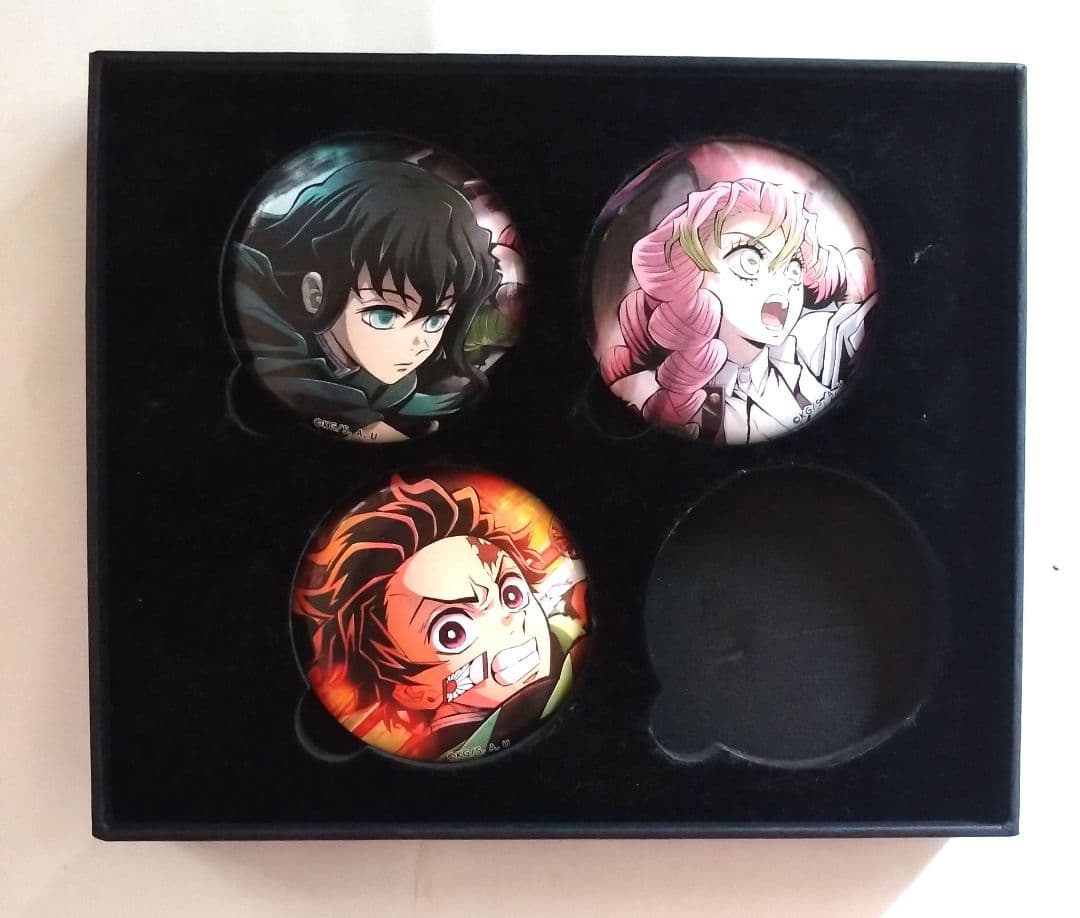 鬼滅の刃 竈門炭治郎 時透無一郎 甘露寺蜜璃 缶バッジ 3個セット