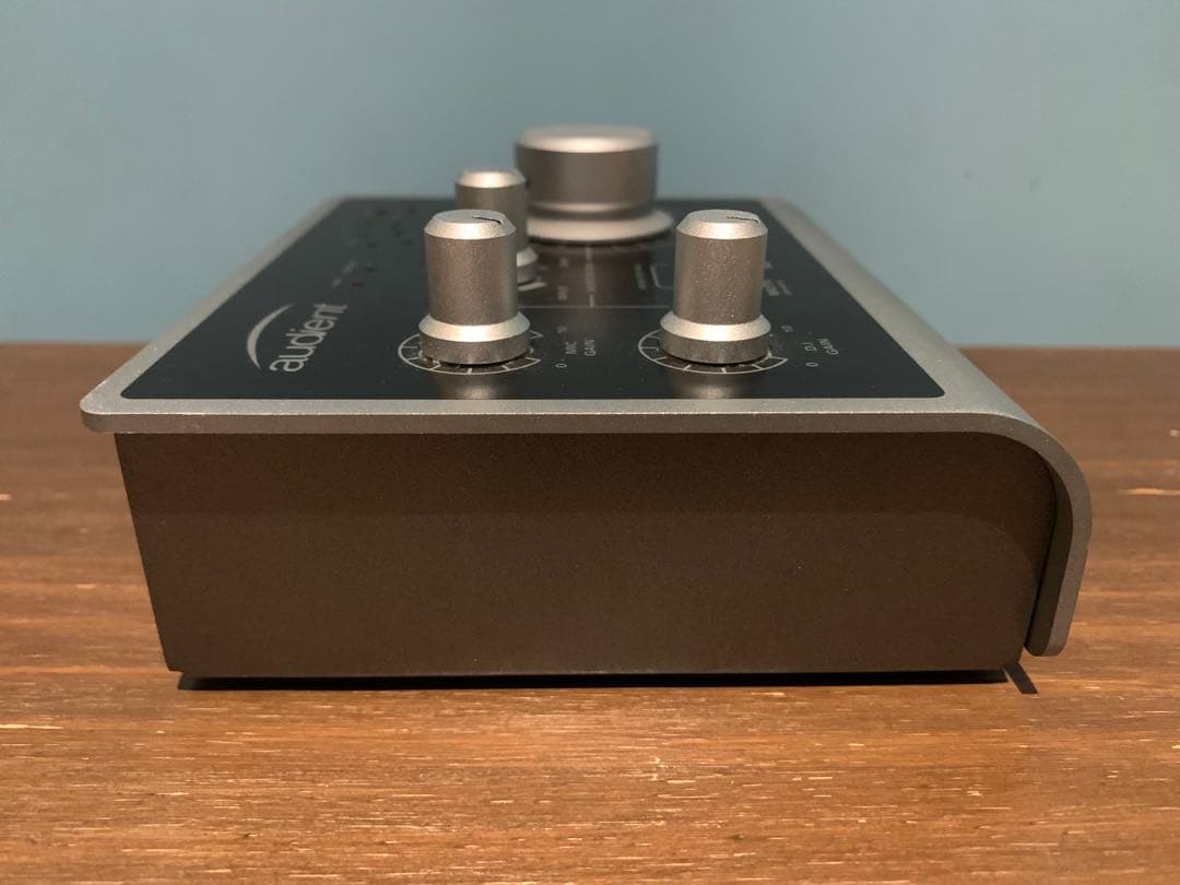 Audient iD4 オーディオインターフェイス
