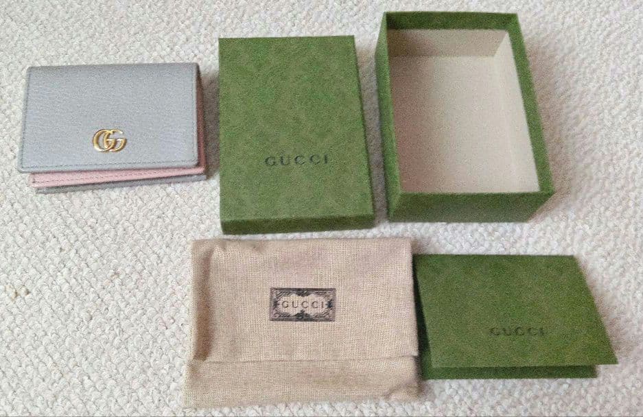 Gucci 二つ折り財布 グレー