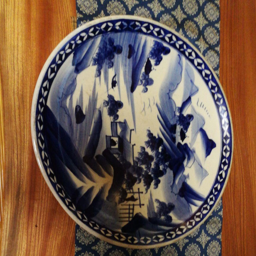 年代物の大きな絵皿です。