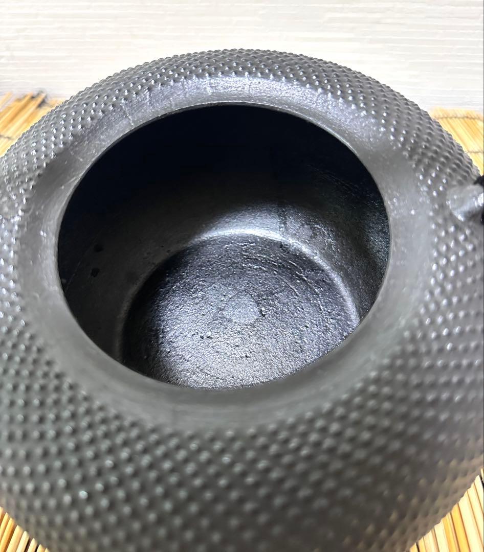 未使用品　南部伝統工芸士 及川寛治作　１８型姥口 アラレ　南部鉄瓶　南部鉄器