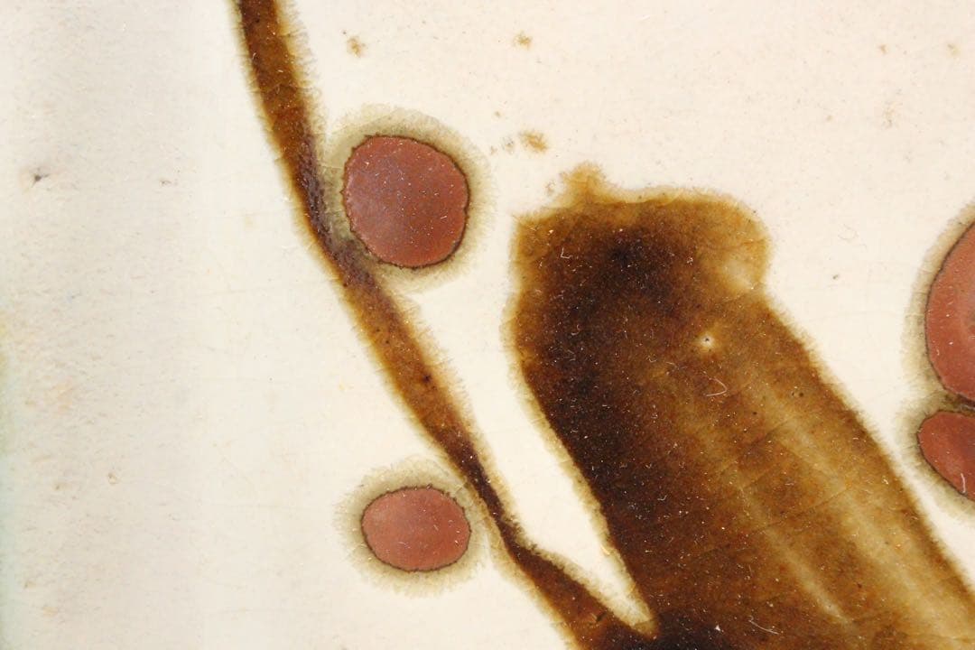 No4437 益子民窯　佐久間藤太郎 造　乳白釉梅花絵飾皿　共箱　角皿　送料無料