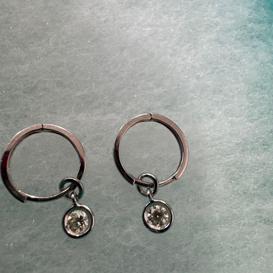 18kWG ピアス中折れ式ダイアチャーム揺れる一粒　0.20ct 限定値下げ美品