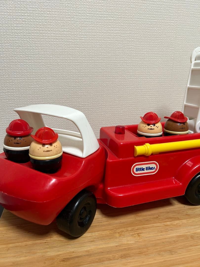 Little Tikes 消防車　消防士4体付き