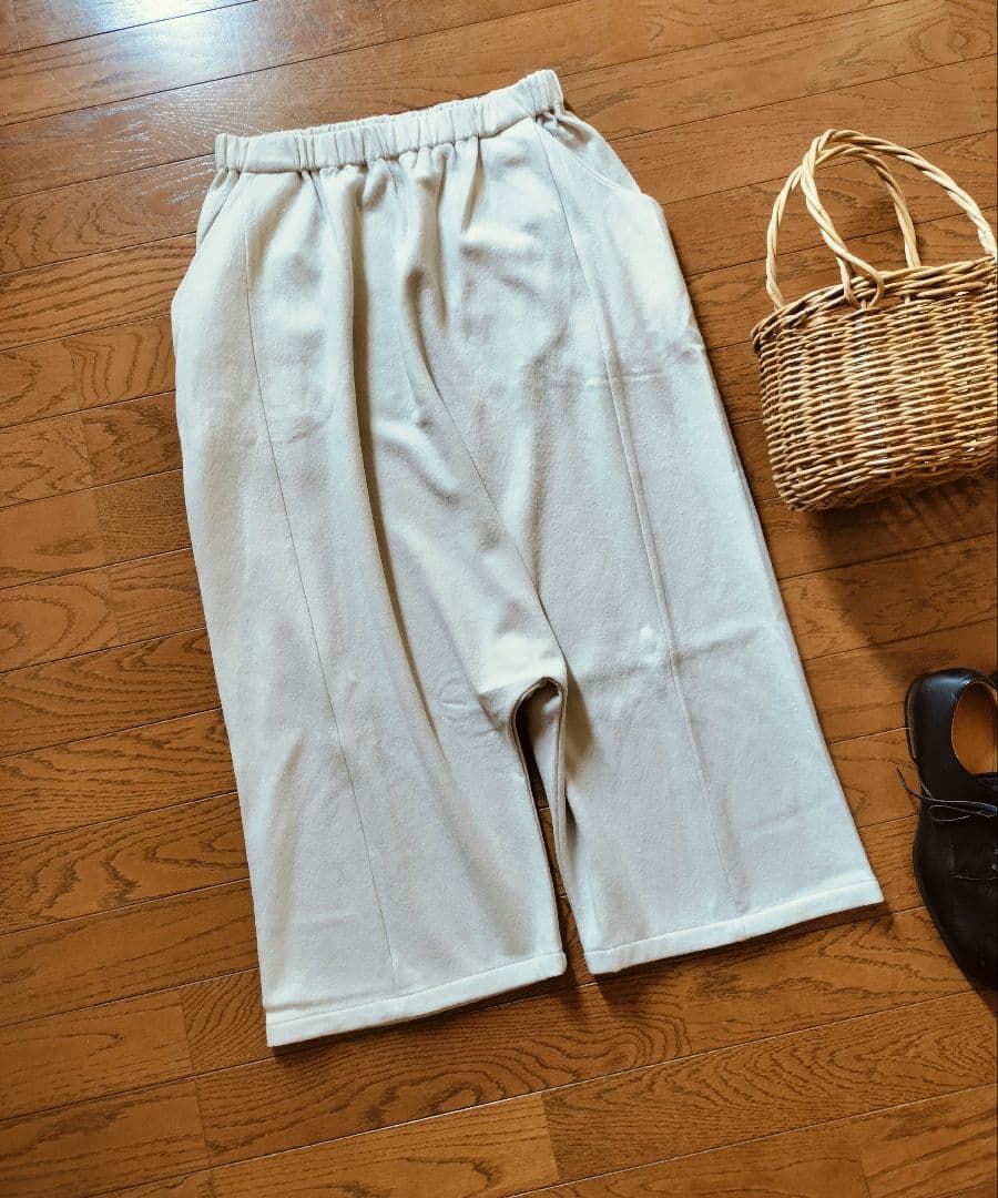 美品2024年製evam eva【定価2.9万】 ウールサルエルパンツ　ecru