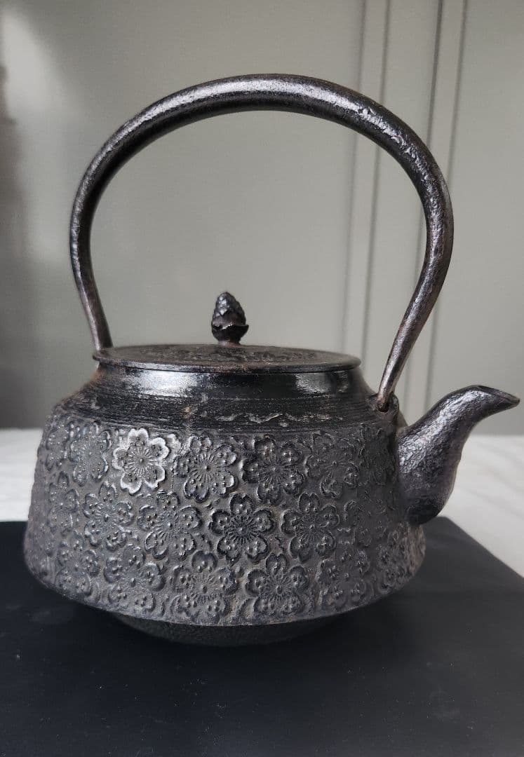 昭和レトロ 鋳鉄 花模様 鉄瓶 黒 鉄器 鋳物 茶釜 やかん 伝統工芸 民芸品