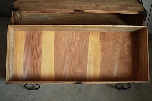 味のある丸金具時代箪笥　桐箪笥　抽斗2段　タンス　収納　古家具　古民家　時代家具