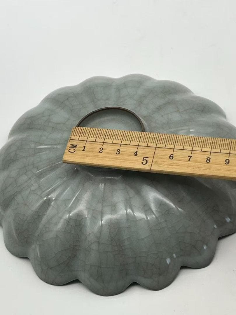 宋時代　青磁　汝官窯盞　南宋官窯 郊壇官窯 菊瓣碗 唐物　茶碗 (A-105)