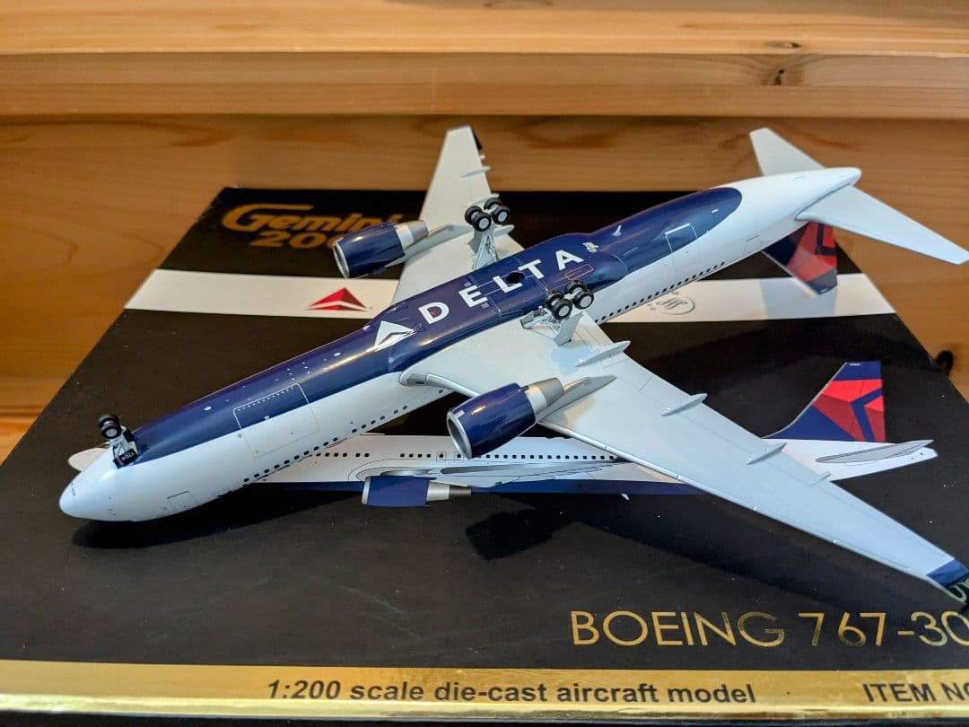 Gemini DELTA 767-300 1/200 ジェミニ