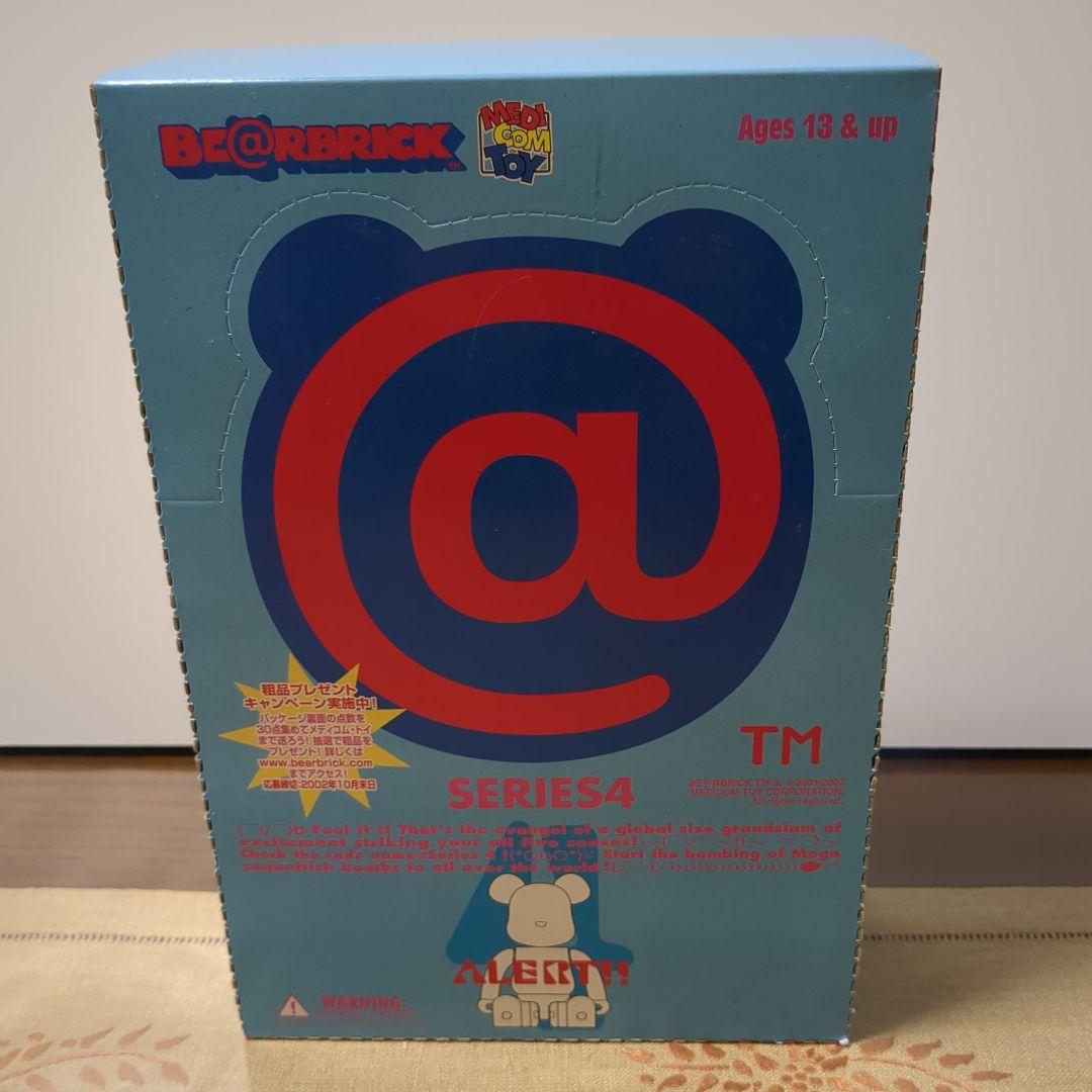 未開封box　BE@RBRICK　ベアブリックシリーズ4