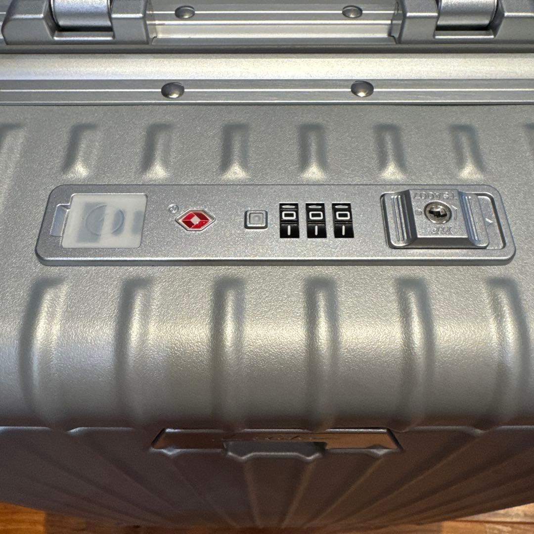 値下げしました　リベティ マットシルバーS 機内持ち込み可能 Libetee