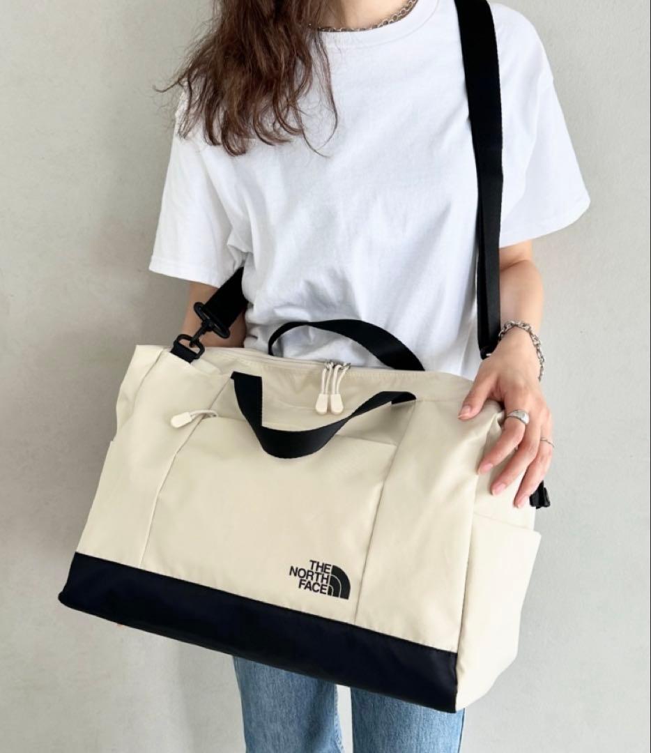 the North face 軽量ボストンバッグ トラベルバッグ ダッフルバッグ