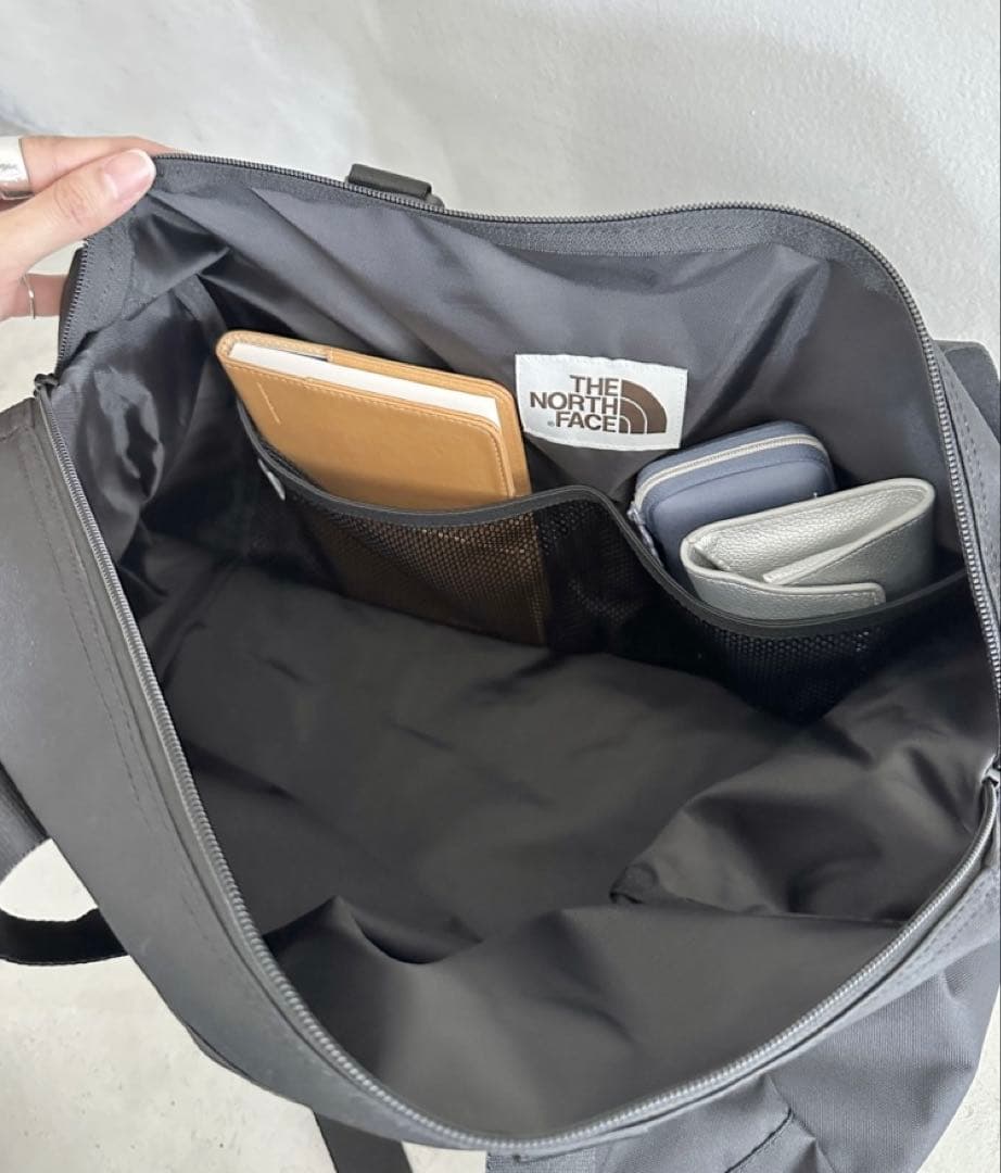 the North face 軽量ボストンバッグ トラベルバッグ ダッフルバッグ