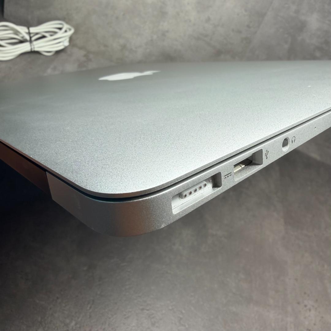 MacBook Air 13インチ Late 2013 / Early 2014