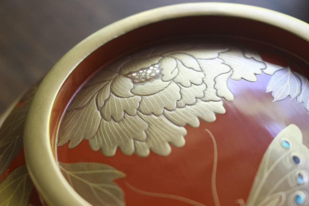 時代逸品！時代金縁朱漆に極上牡丹蝶螺鈿蒔絵の映えるお椀2点（検輪島塗蒔絵椀雑煮椀